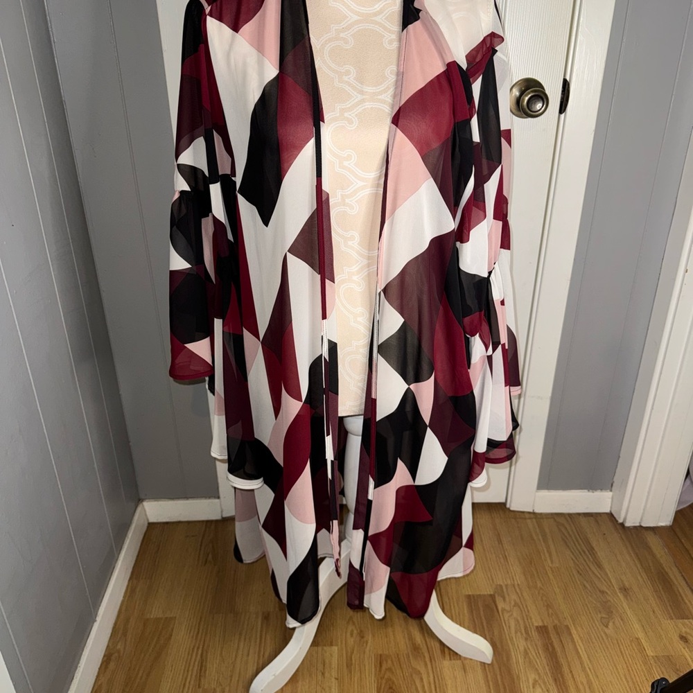 torrid Geometric Drape Cardigan in Burgundy, Black & White